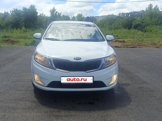 2013 Kia Rio 5-speed III, белый, 700000 рублей, вид 2