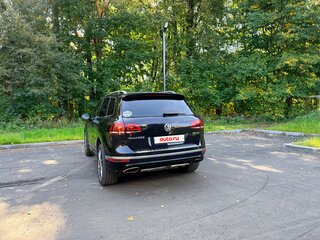 2016 Volkswagen Touareg II Рестайлинг, чёрный, 2620000 рублей, вид 4