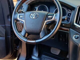 2021 Toyota Land Cruiser 200 Series Рестайлинг 2, чёрный, 8000000 рублей, вид 5
