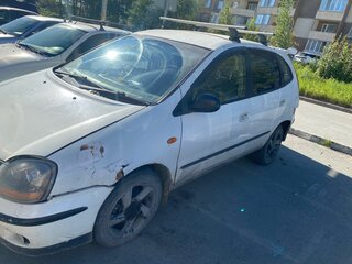 2002 Nissan Tino, белый, 220000 рублей, вид 2