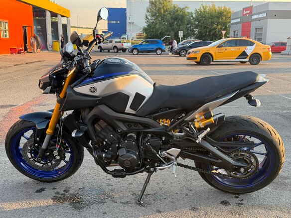 2018 Yamaha MT-09 (FZ-09), серый, 1020000 рублей - вид 1