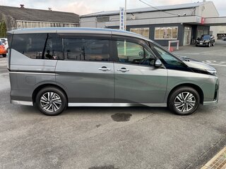 2023 Nissan Serena VI (C28), серебристый, 2310203 рублей, вид 4