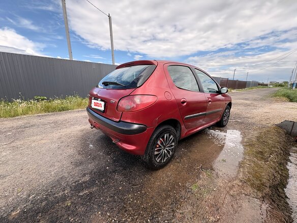 2004 Peugeot 206, красный, 100000 рублей - вид 4