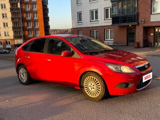 2010 Ford Focus II Рестайлинг, красный, 590000 рублей, вид 3