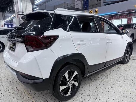 2022 Toyota Yaris L X XP150 Рестайлинг, белый, 954000 рублей, вид 4