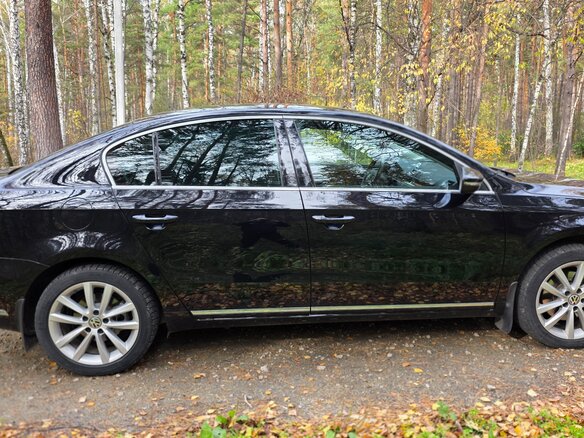 2011 Volkswagen Passat B7, чёрный, 1900000 рублей - вид 4