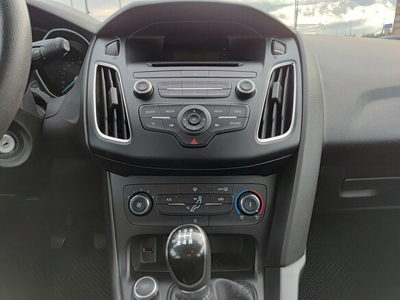 2017 Ford Focus III Рестайлинг, бежевый, 990000 рублей - вид 14
