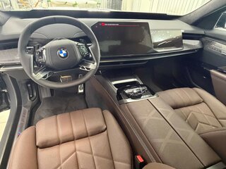 2026 BMW 7 серии 740 xDrive VII (G70) Рестайлинг, серый, 27300000 рублей, вид 5