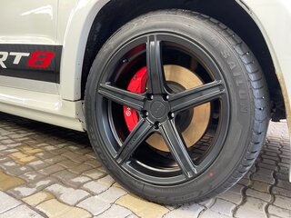 2013 Jeep Grand Cherokee SRT IV (WK2) Рестайлинг, белый, 3800000 рублей, вид 4