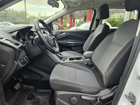 2016 Ford Kuga II Рестайлинг, белый, 1325000 рублей - вид 7