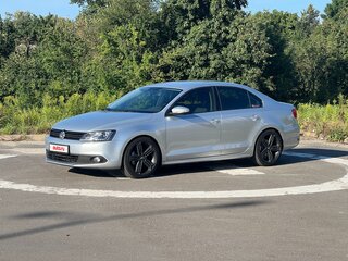 2011 Volkswagen Jetta VI, серебристый, 989000 рублей, вид 2