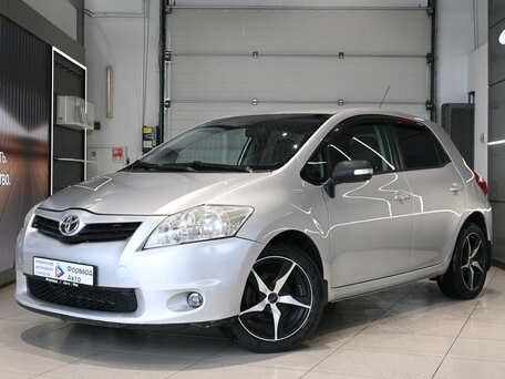 2011 Toyota Auris I Рестайлинг, серебристый, 815990 рублей, вид 3