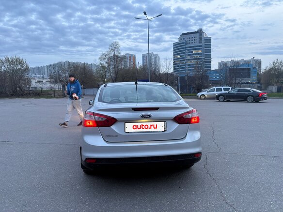 2011 Ford Focus III, серебристый, 700000 рублей - вид 3