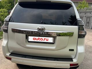 2017 Toyota Land Cruiser Prado 150 Series Рестайлинг 1, белый, 4800000 рублей, вид 4