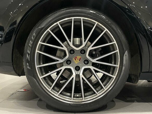 2019 Porsche Cayenne III, чёрный, 5578000 рублей - вид 28