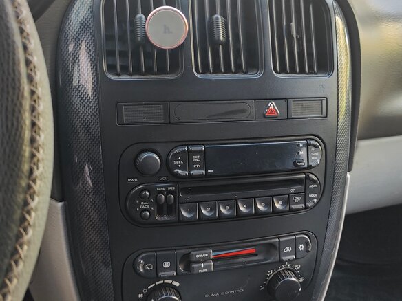 2004 Dodge Caravan IV, золотистый, 560000 рублей - вид 8