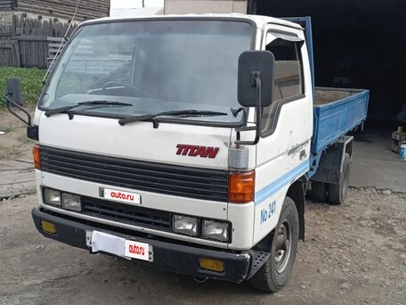 1990 Mazda Titan, белый, 1100000 рублей, вид 1