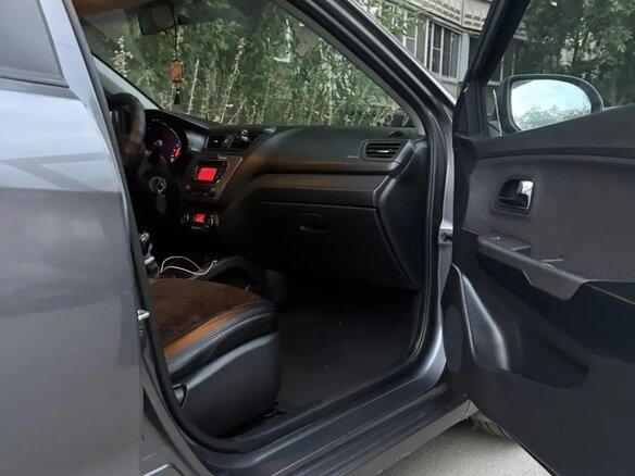2013 Kia Rio 5-speed III, серый, 620000 рублей - вид 7