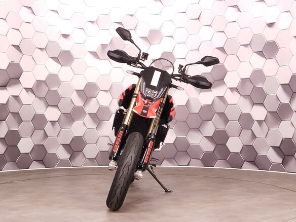 2024 Ducati Hypermotard, красный - вид 4