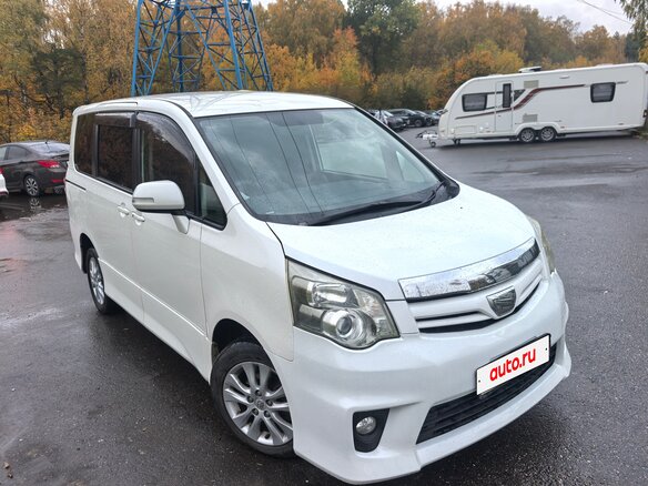 2011 Toyota Noah II (R70), белый, 1650000 рублей - вид 1