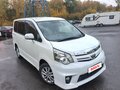 2011 Toyota Noah II (R70), белый, 1650000 рублей - вид 1