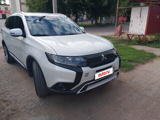 2014 Mitsubishi Outlander III, белый, 1850000 рублей, вид 4