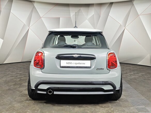 2022 Mini Hatch Cooper III (F55/F56) Рестайлинг 2, серый, 2600000 рублей - вид 3