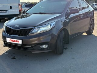 2017 Kia Rio III Рестайлинг, коричневый, 850000 рублей, вид 1