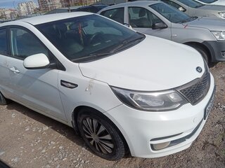 2016 Kia Rio III Рестайлинг, белый, 471500 рублей, вид 3