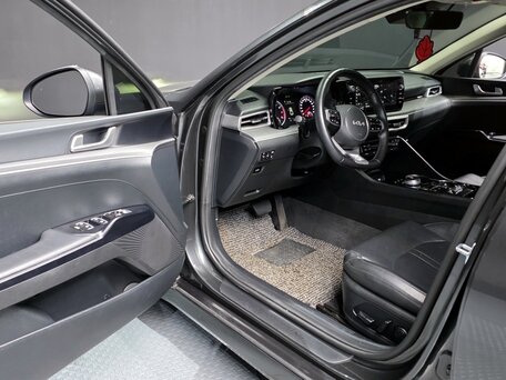 2022 Kia K5 III, чёрный, 2600000 рублей, вид 4