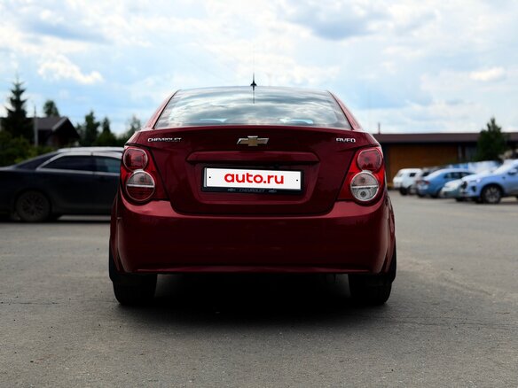 2012 Chevrolet Aveo II, красный, 730000 рублей - вид 3