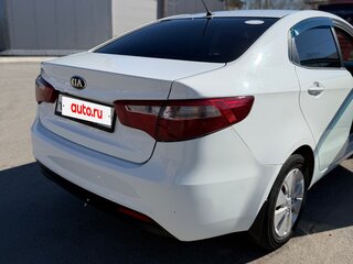2013 Kia Rio 4-speed III, белый, 1100000 рублей, вид 3
