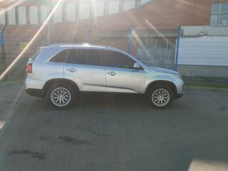 2012 Kia Sorento II Рестайлинг, серебристый, 1400000 рублей, вид 3