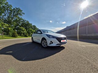 2020 Hyundai Solaris II Рестайлинг, белый, 850000 рублей, вид 1