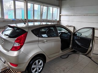 2012 Hyundai Solaris I, бежевый, 720000 рублей, вид 4