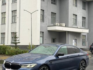 2020 BMW 5 серии 540i xDrive VII (G30/G31/G38) Рестайлинг, синий, 6590000 рублей, вид 4