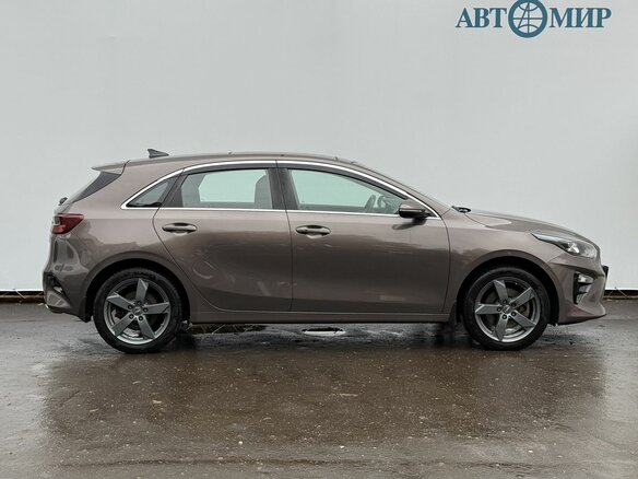 2019 Kia Ceed III, коричневый, 1535000 рублей - вид 3