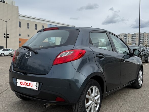 2011 Mazda 2 II Рестайлинг (DE2), серый, 630000 рублей - вид 5