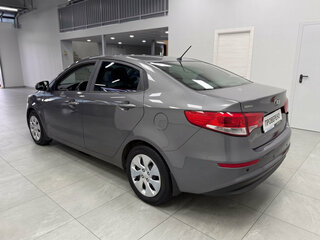 2016 Kia Rio III Рестайлинг, серый, 840000 рублей, вид 4