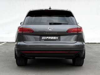 2018 Volkswagen Touareg III, серый, 3399000 рублей, вид 3