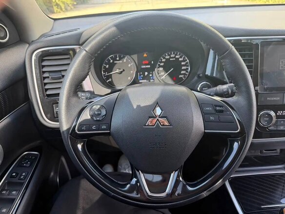 2022 Mitsubishi Outlander III Рестайлинг 3, белый, 2200000 рублей - вид 8