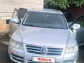 2004 Volkswagen Touareg I, серебристый - вид 1
