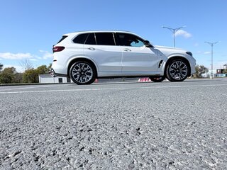 2021 BMW X5 45e IV (G05/G18), белый, 8800000 рублей, вид 4