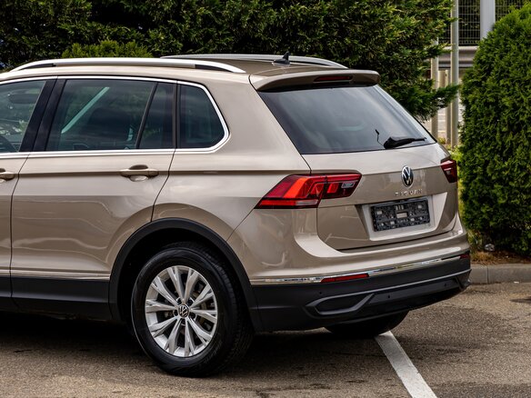 2021 Volkswagen Tiguan II Рестайлинг, коричневый - вид 9