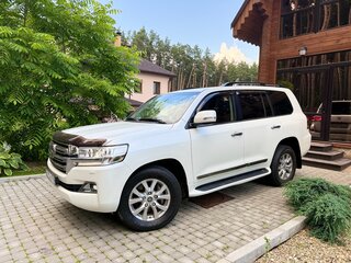 2018 Toyota Land Cruiser 200 Series Рестайлинг 2, белый, 7200000 рублей, вид 4