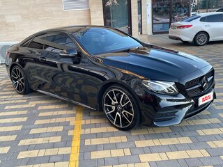 2017 Mercedes-Benz E-Класс 200 V (W213, S213, C238), чёрный, 3700000 рублей, вид 1