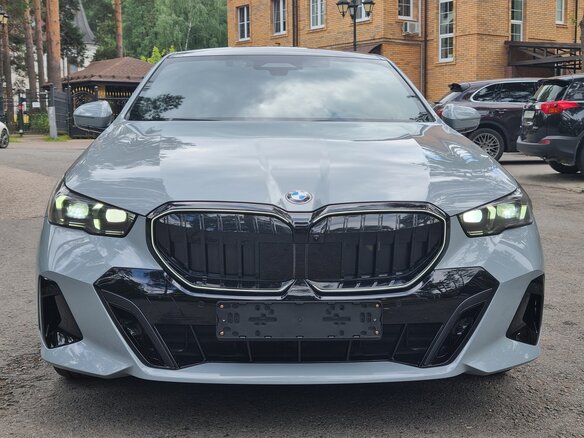 2025 BMW 5 серии 530i xDrive VIII (G60/G61/G68), серый, 8850000 рублей - вид 20