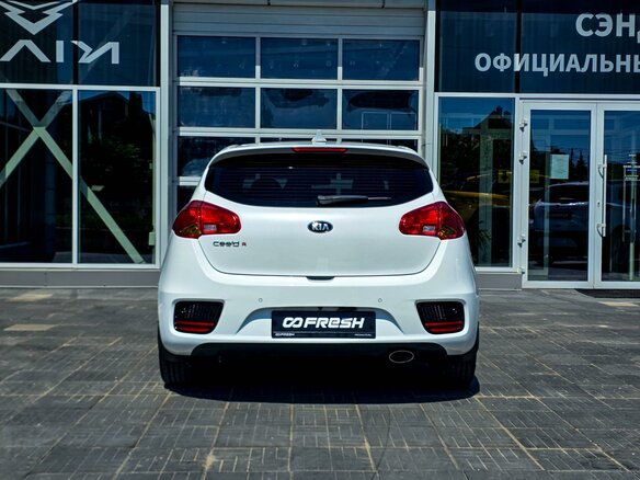 2018 Kia Ceed II Рестайлинг, белый, 1396000 рублей - вид 3