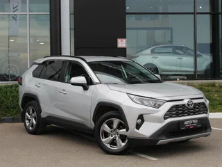 2021 Toyota RAV4 V (XA50), серебристый, 3350000 рублей, вид 3