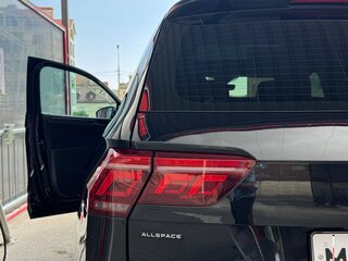 2022 Volkswagen Tiguan Allspace II Рестайлинг, чёрный, 3100000 рублей, вид 4